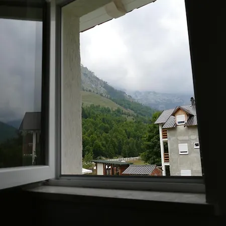 Izet Selimaj Guest house Valbone