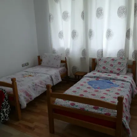 Izet Selimaj Guest house Valbone